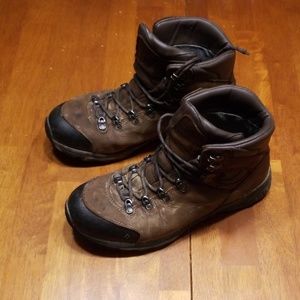 Vasque st elias hiking boots 11.5